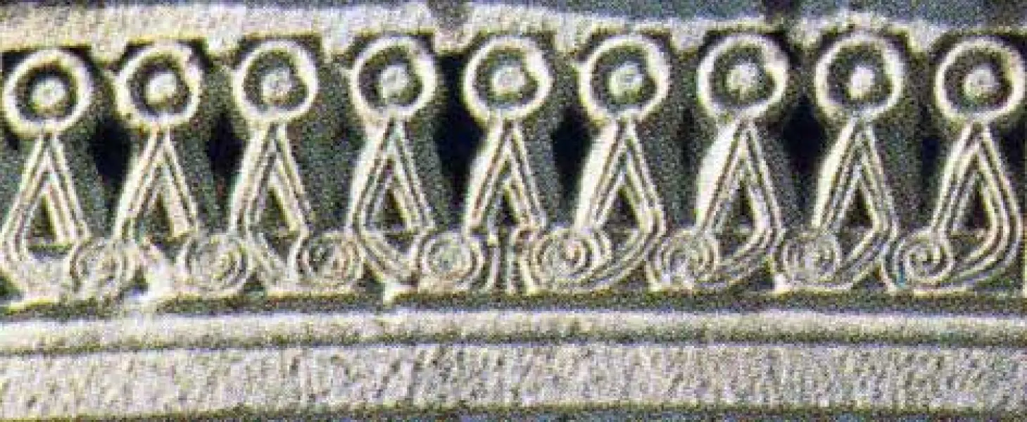 Mausoleo di Teodorico a Ravenna. Part. della decorazione a tenaglia