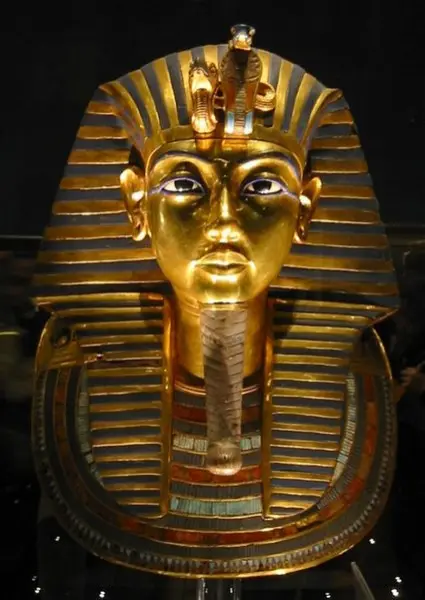 Maschera funeraria di Tutankhamon, metà del XIV sec. a. C. Il Cairo, Museo Egizio