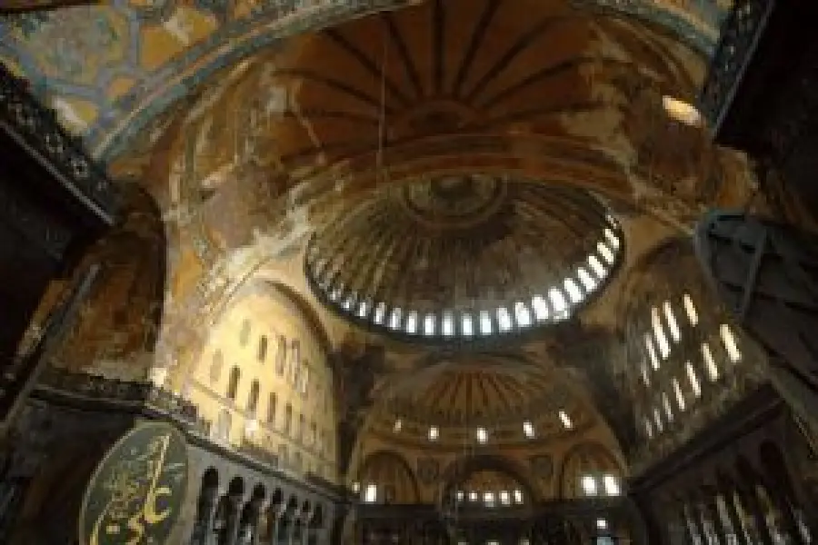 <p>Chiesa diSanta Sofia a Istanbul. Cupola.</p>