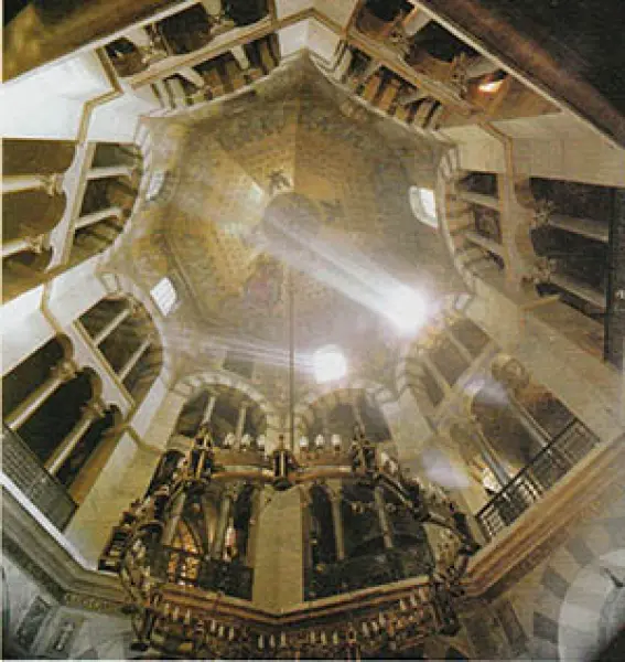 <p>Cappella Palatina di Aquisgrana. 789. Cupola vista dall'interno</p>