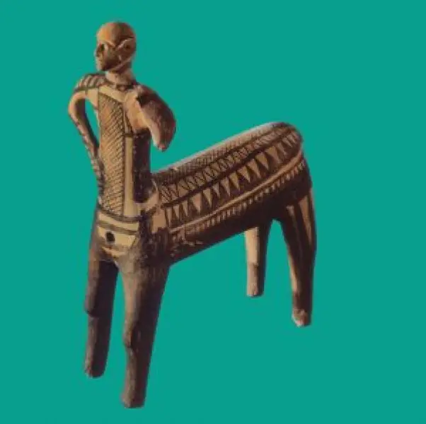 <p>Centauro. Terracotta dipinta 950-900 a. C. proveniente da Lefkandì. h. cm. 36. Eretria, Museo Archeologico</p>