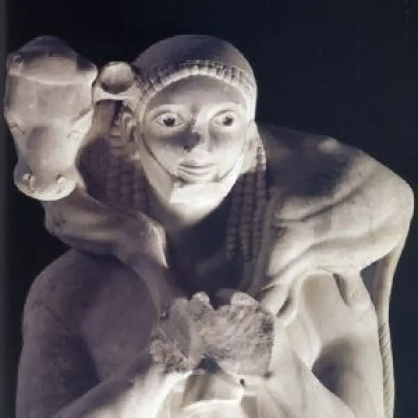 <p>Moscophoros. Dett. 560 ca. a. C. Proveniente da Atene. Marmo dell'Imetto. h.162 cm. Atene, Museo dell'Acropoli.</p>