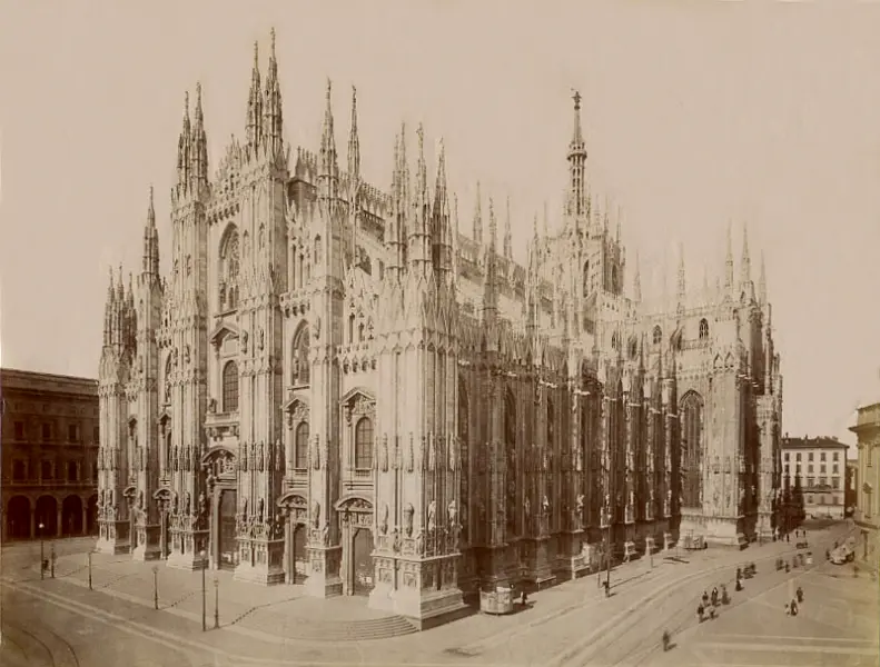 <p><em>Duomo di Milano (1386-1932) in una foto storica di Giacomo Brogi del 1870</em></p>
