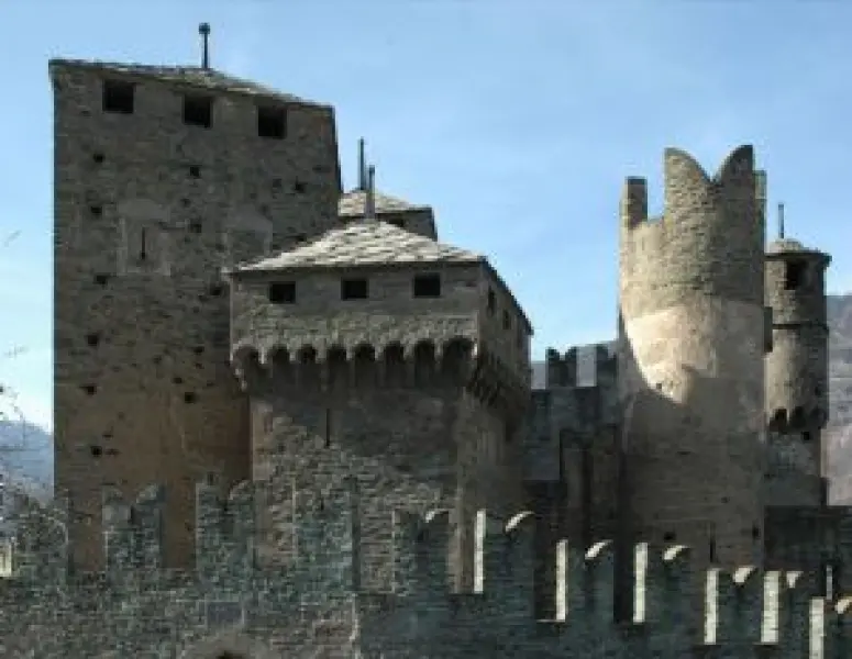 <p><em>Castello di Fénis</em> ad Aosta</p>
