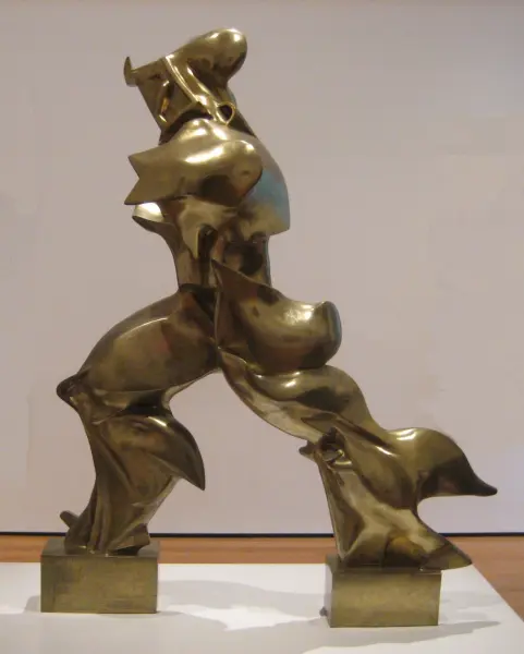 <p><em>Umberto Boccioni. Le forme uniche nella continuità dello spazio. 1913. Bronzo. </em></p>
